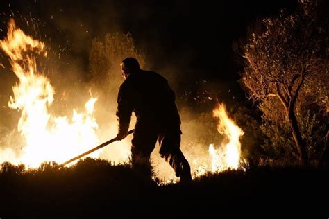İ­z­m­i­r­ ­Ç­e­ş­m­e­­d­e­k­i­ ­K­o­r­k­u­t­a­n­ ­Y­a­n­g­ı­n­ ­K­o­n­t­r­o­l­ ­A­l­t­ı­n­a­ ­A­l­ı­n­d­ı­